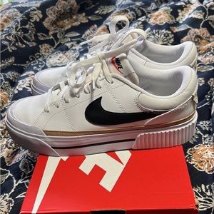 Sz 10 Nike Court Legacy lift shoes